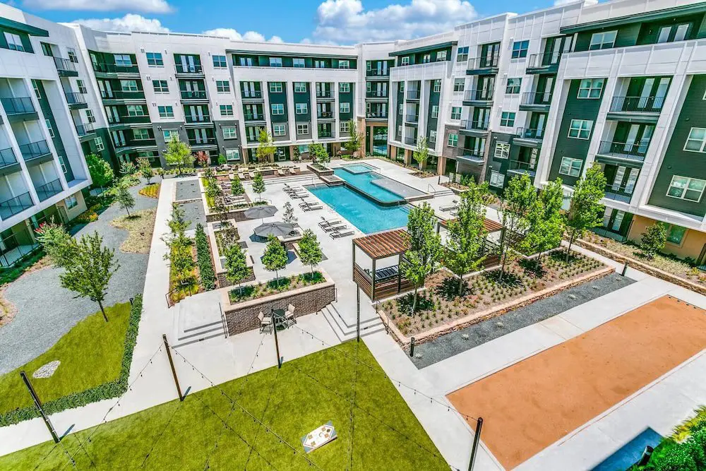 Crown I courtyard