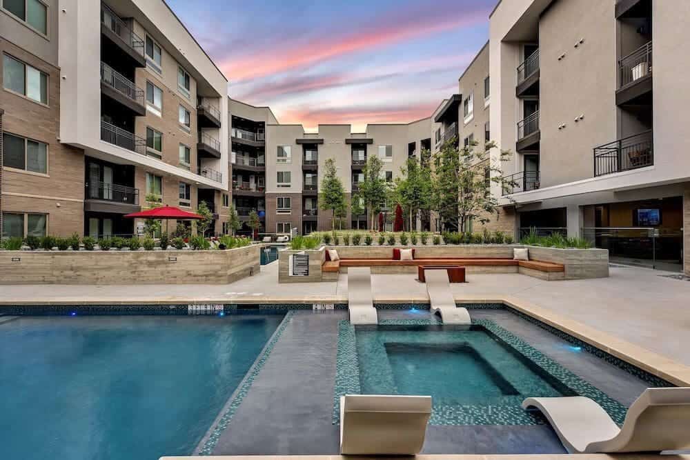 Prestonwood II hot tub