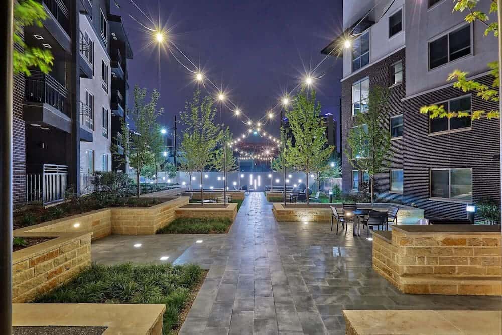 Prestonwood II courtyard seating
